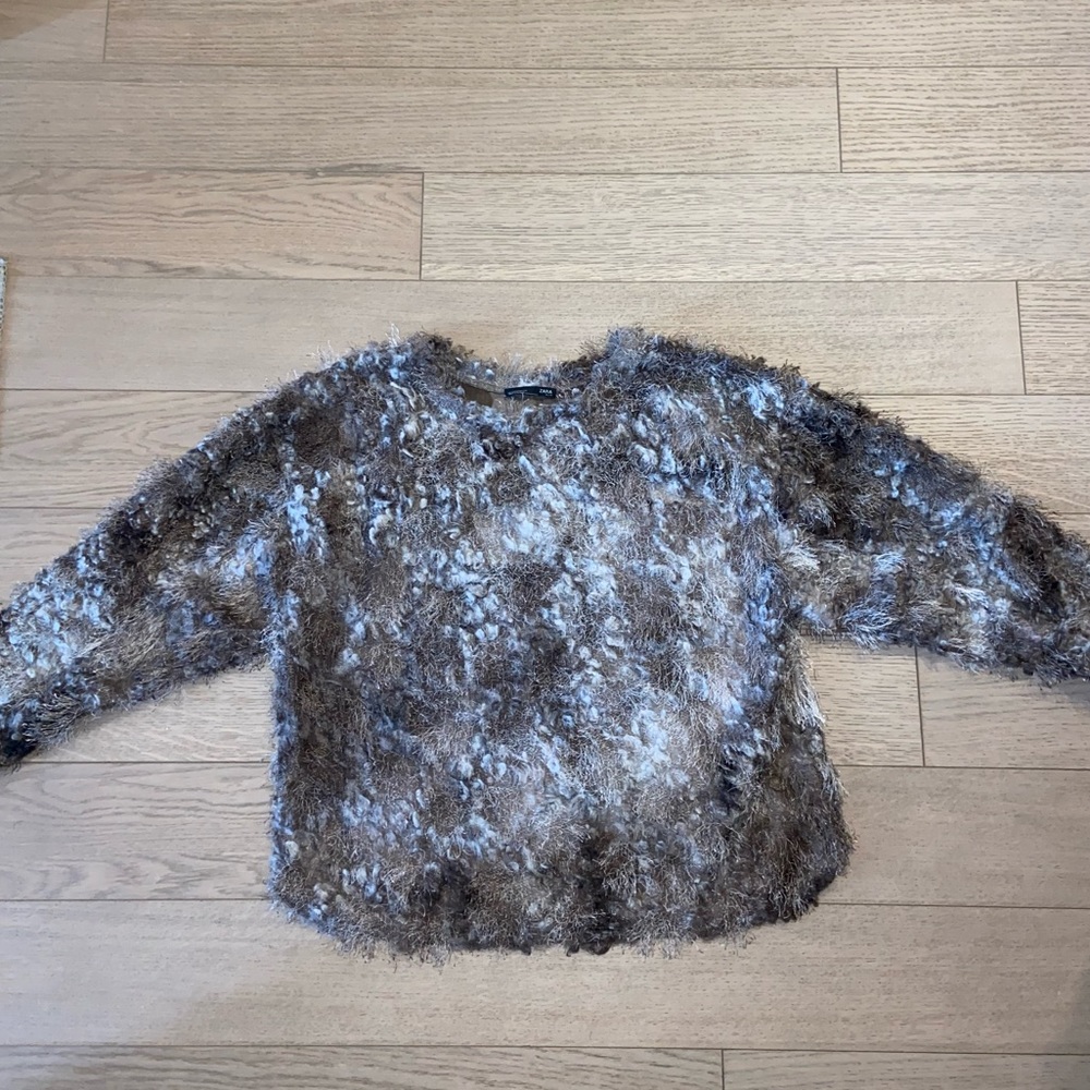 Zara fuzzy sweater size small